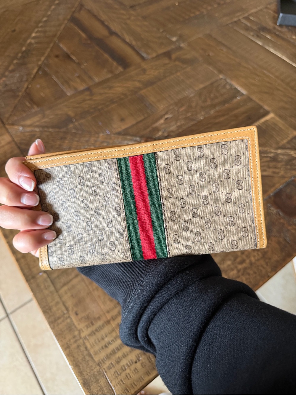 Gucci Brown GG Canvas Card Holder with Green and Red Web Stripe - Picture 3 of 5